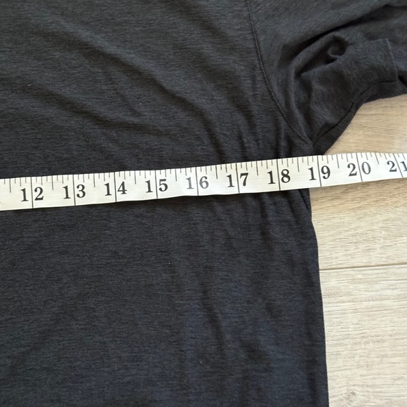 Vuori Strato Tech Polo Shirt in Black Charcoal Heather Short Sleeve - Small - Picture 3 of 5